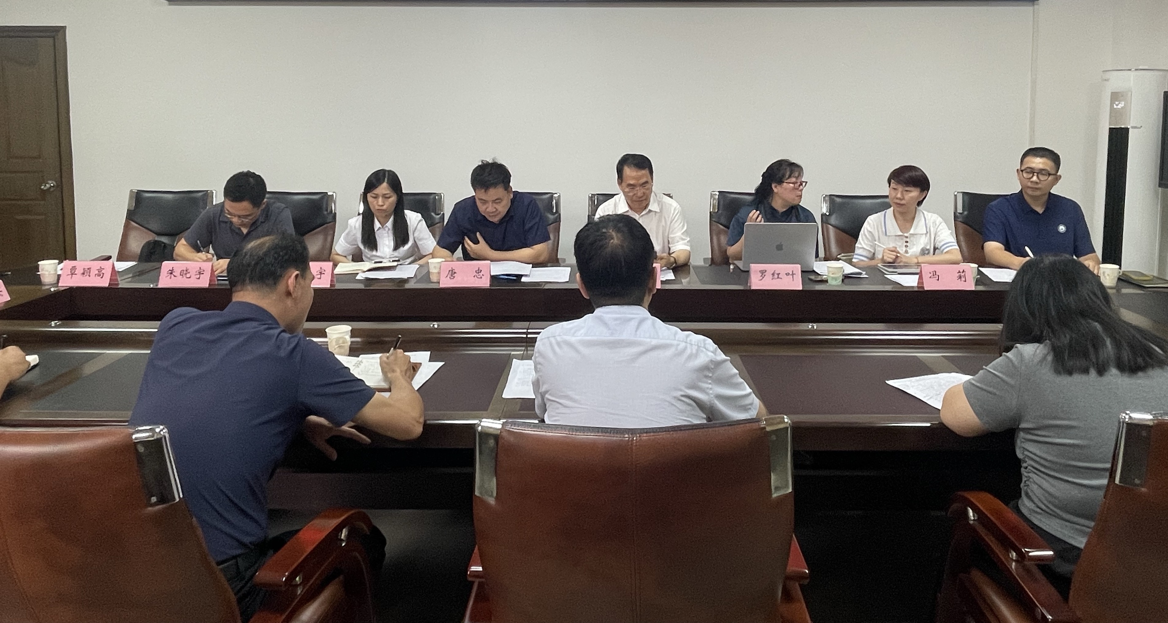 图1 与灵山县民政局开展访企拓岗交流.jpg