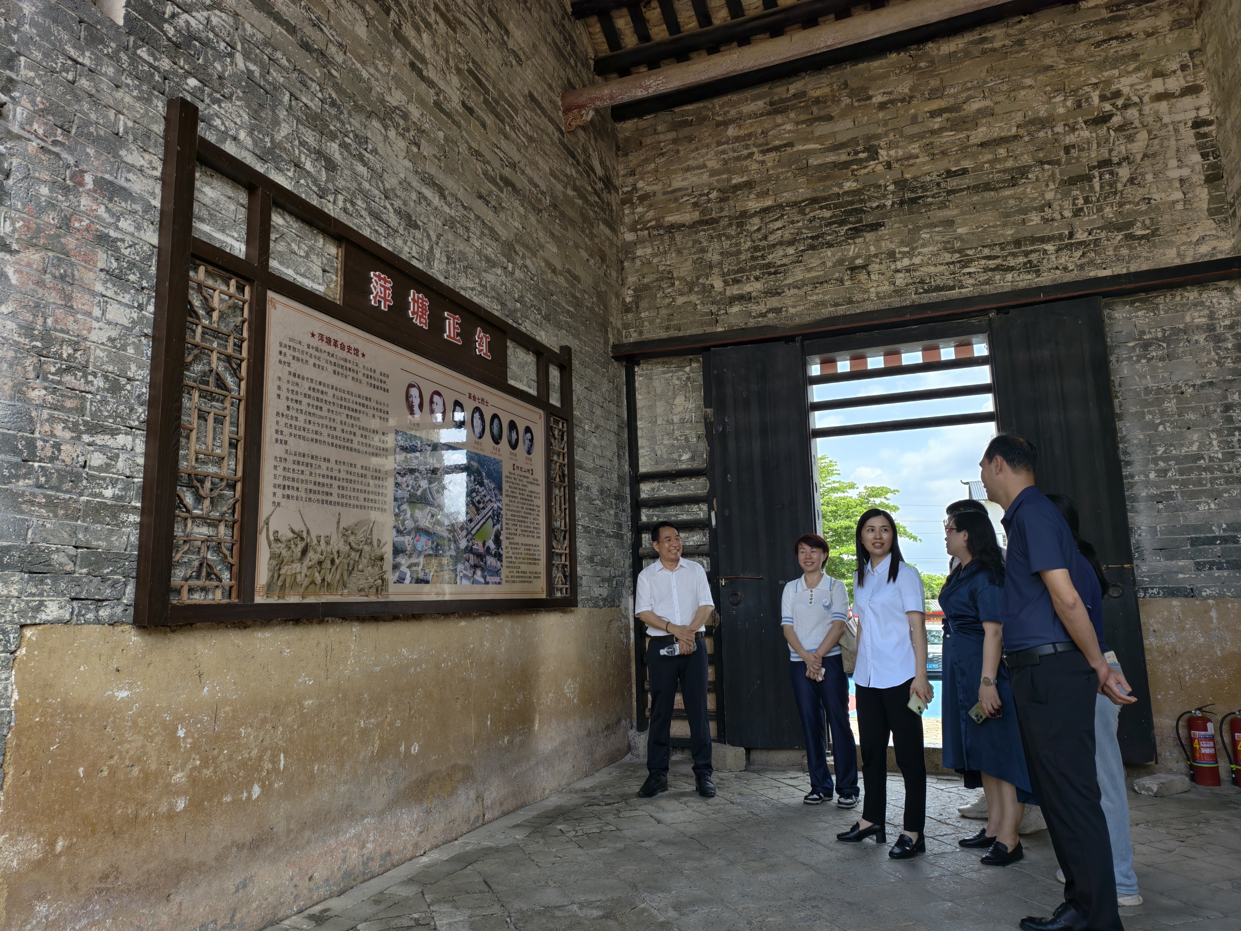 图2 走访养老中心.jpg